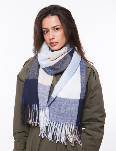 Cette image contient écharpe à motif carreaux chez Joliesse. à 0,00 TND en Tunisie. L'hexa de l'arrière plan est #E7E7E7