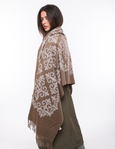 Cette image contient Écharpe femmes avec motifs artisanales chez Joliesse. à 89,99 TND en Tunisie. L'hexa de l'arrière plan est 