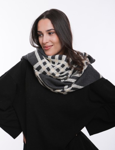 Cette image contient Écharpe à frange de laine - Carreaux ligne Blanc chez Joliesse. à 0,00 TND en Tunisie. L'hexa de l'arrière 