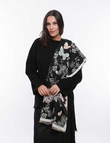 Cette image contient ECHARPE Noir imprimée chez Joliesse. à 69,99 TND en Tunisie. L'hexa de l'arrière plan est #E7E7E7