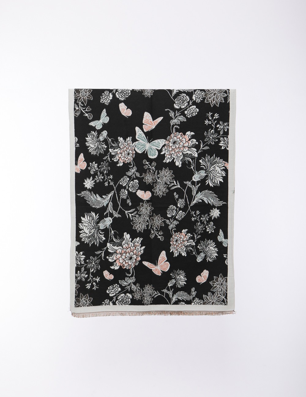 Cette image contient ECHARPE Noir imprimée chez Joliesse. à 69,99 TND en Tunisie. L'hexa de l'arrière plan est #E7E7E7