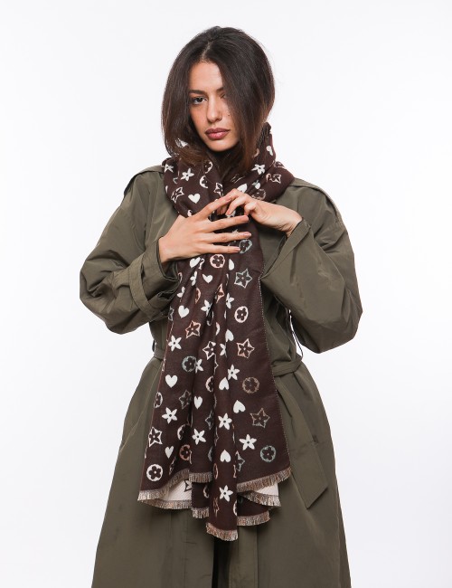 Cette image contient Écharpe pour femme imprimé chez Joliesse. à 64,99 TND en Tunisie. L'hexa de l'arrière plan est #E7E7E7