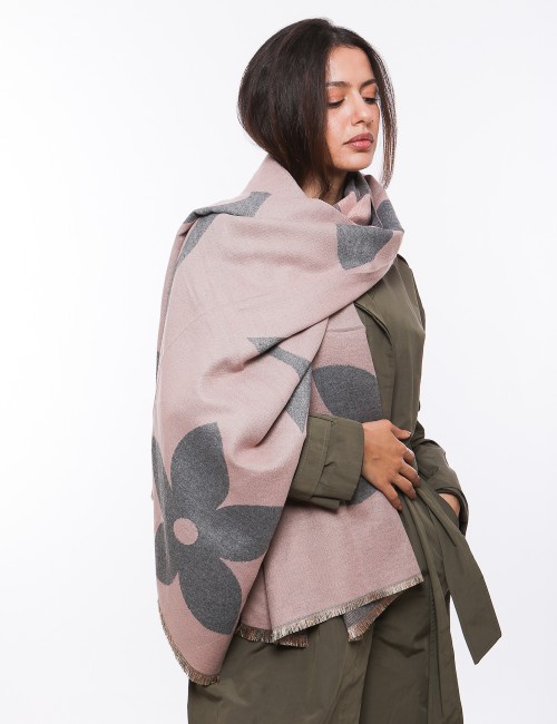 Cette image contient Écharpe bicolore motif fleurs chez Joliesse. à 64,99 TND en Tunisie. L'hexa de l'arrière plan est #E7E7E7