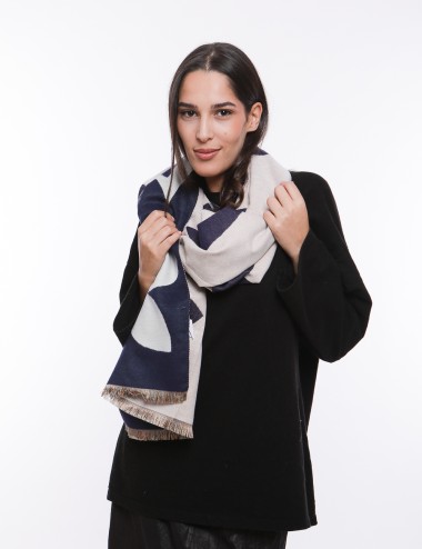 Cette image contient Écharpe bicolore motif fleurs chez Joliesse. à 64,99 TND en Tunisie. L'hexa de l'arrière plan est #E7E7E7