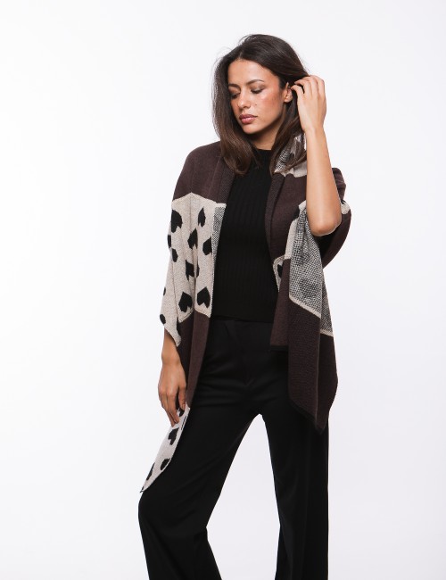 Cette image contient Écharpe en laine Avec motif cœur chez Joliesse. à 59,99 TND en Tunisie. L'hexa de l'arrière plan est #E7E7E