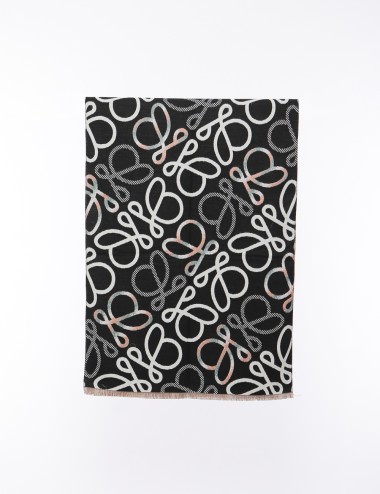 Cette image contient copy of Écharpe graphique chez Joliesse. à 69,99 TND en Tunisie. L'hexa de l'arrière plan est #E7E7E7