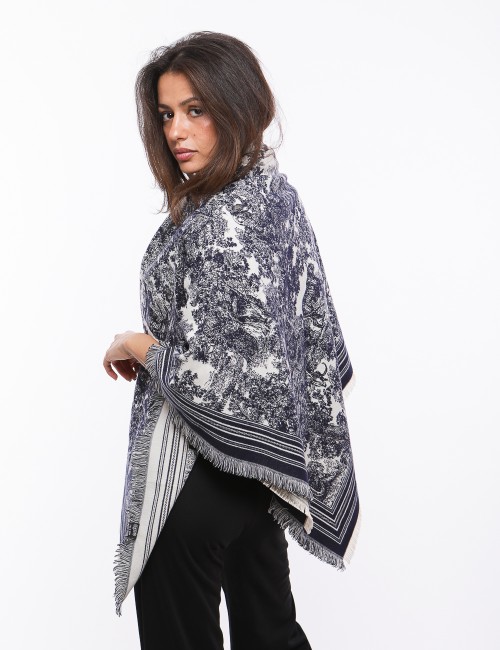 Cette image contient Écharpe Minuit chez Joliesse. à 89,99 TND en Tunisie. L'hexa de l'arrière plan est #E7E7E7