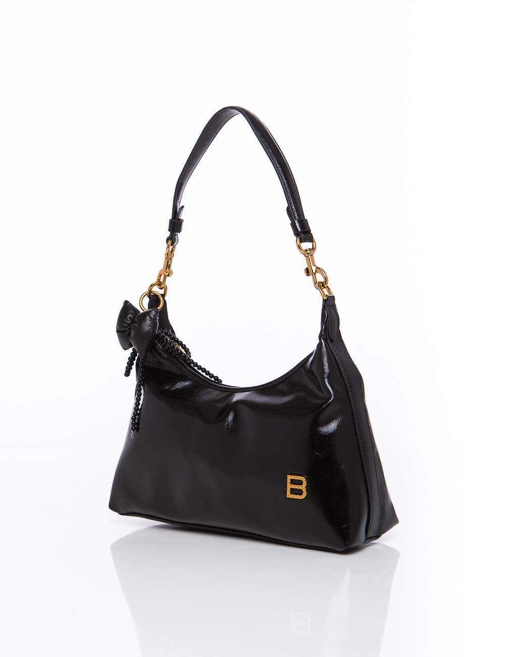 Cette image contient Sac à Main Chocolat Verni et noir chez Joliesse. à 149,99 TND en Tunisie. L'hexa de l'arrière plan est #E7E