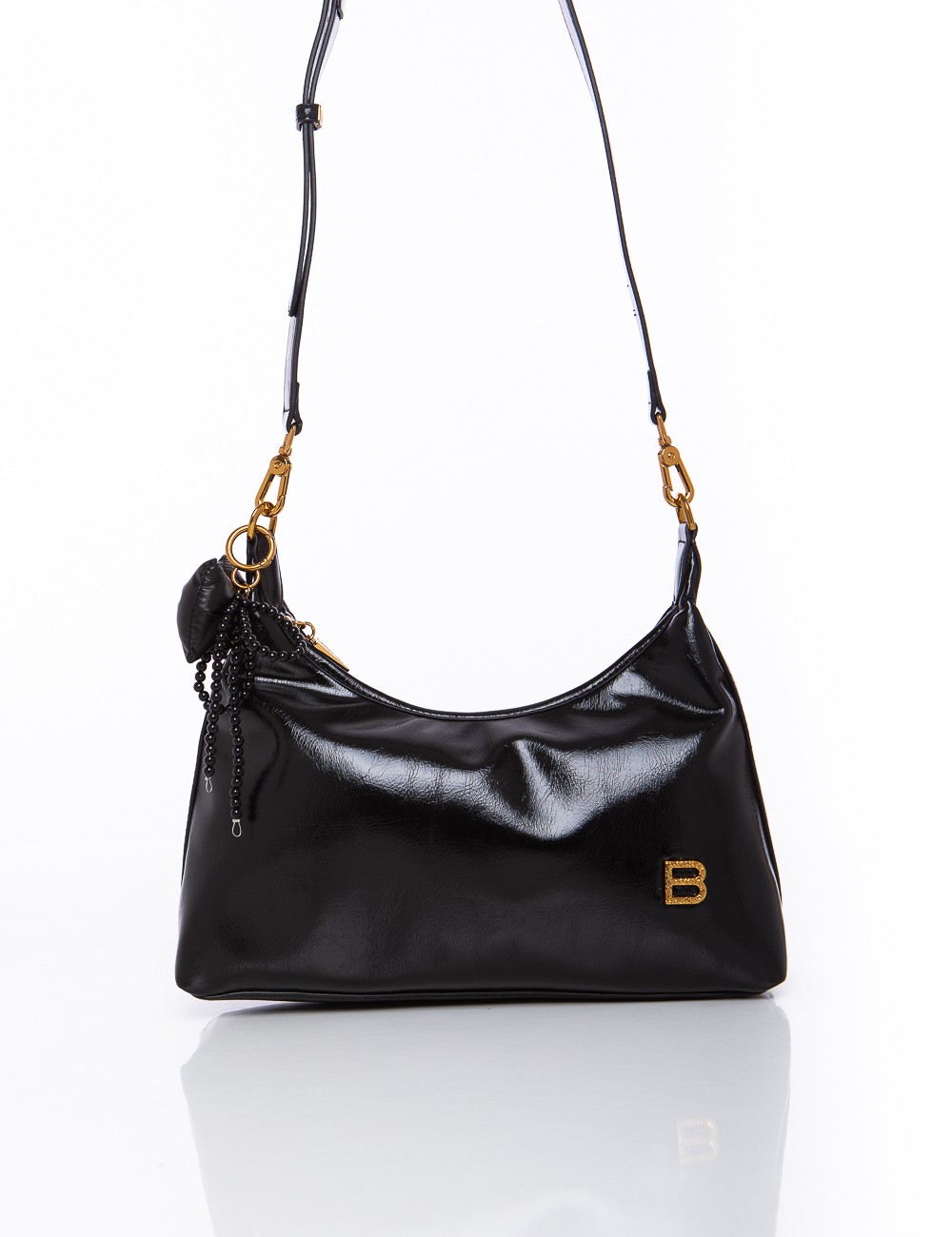 Cette image contient Sac à Main Chocolat Verni et noir chez Joliesse. à 149,99 TND en Tunisie. L'hexa de l'arrière plan est #E7E