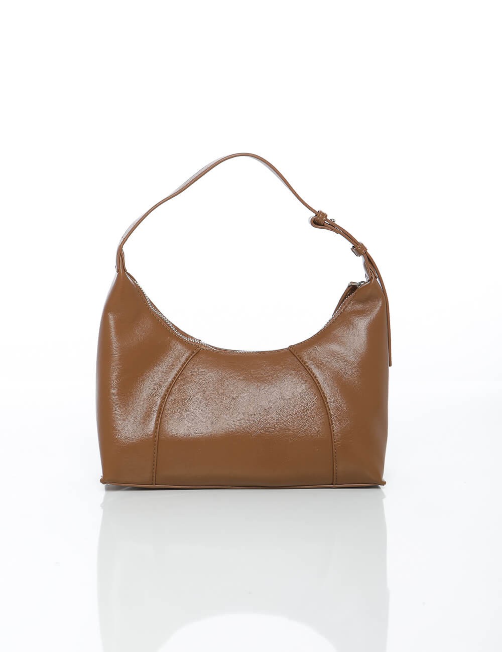 Cette image contient Sac à Main en Cuir Verni chez Joliesse. à 119,99 TND en Tunisie. L'hexa de l'arrière plan est #E7E7E7