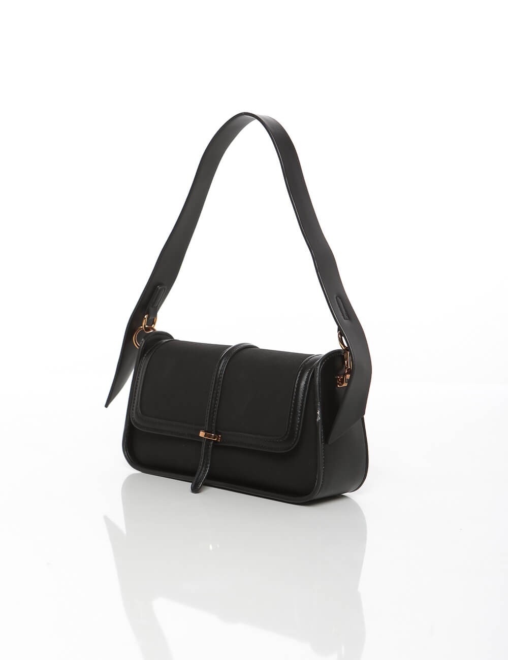 Cette image contient Sac Baguette Noir Bi-Matière chez Joliesse. à 129,99 TND en Tunisie. L'hexa de l'arrière plan est #E7E7E7