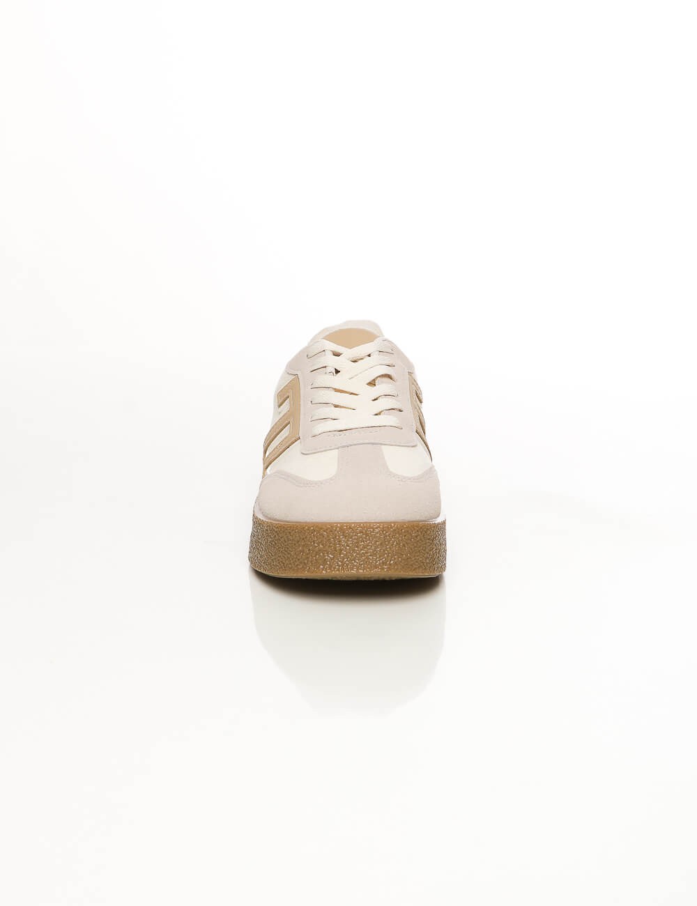 Cette image contient Baskets Basses Multi-Textures Design Rétro chez Joliesse. à 89,99 TND en Tunisie. L'hexa de l'arrière plan 