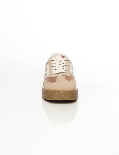 Cette image contient Baskets Basses Multi-Textures Design Rétro chez Joliesse. à 89,99 TND en Tunisie. L'hexa de l'arrière plan 