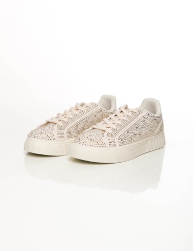 Cette image contient Baskets Basses à Strass chez Joliesse. à 89,99 TND en Tunisie. L'hexa de l'arrière plan est #E7E7E7