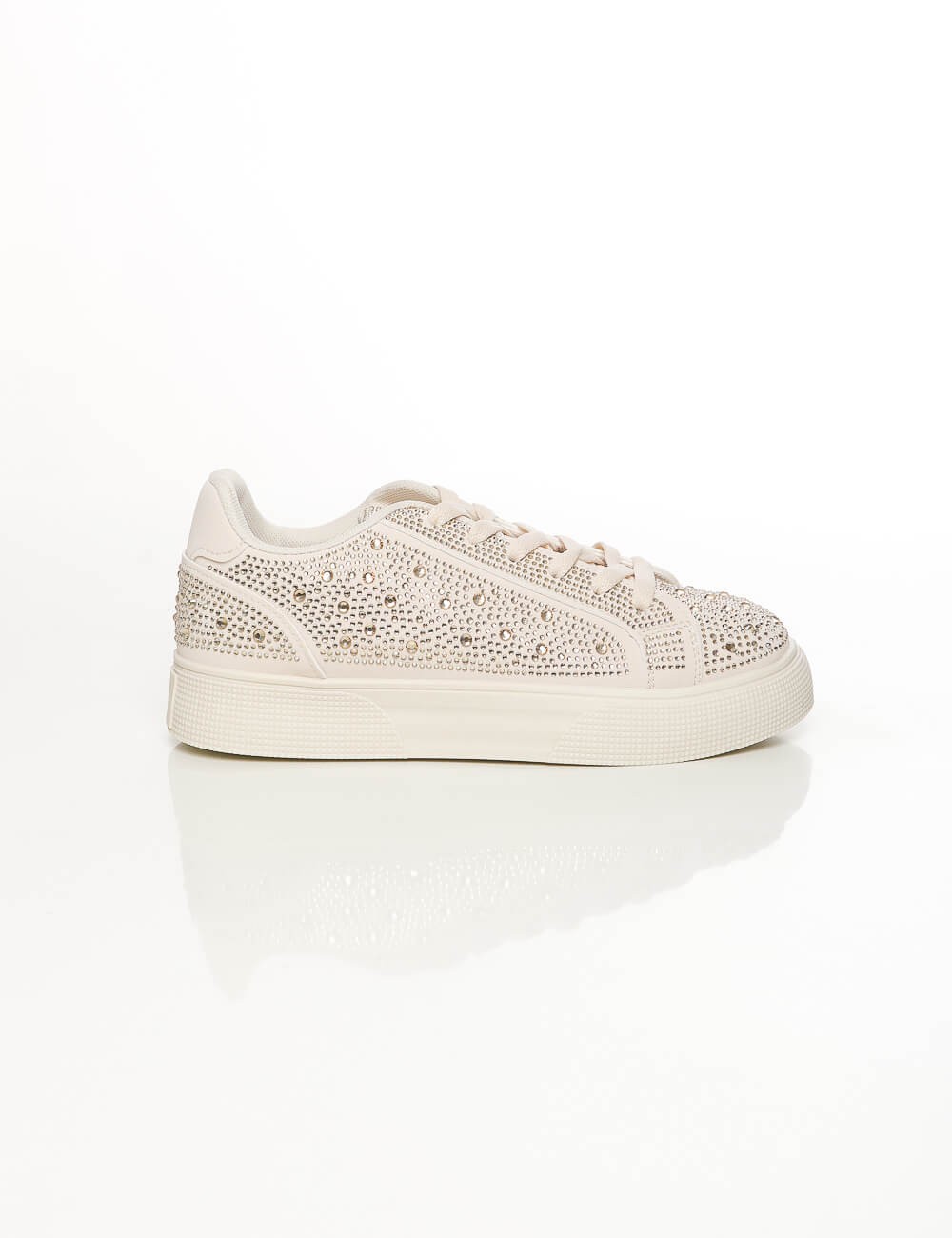 Cette image contient Baskets Basses à Strass chez Joliesse. à 89,99 TND en Tunisie. L'hexa de l'arrière plan est #E7E7E7