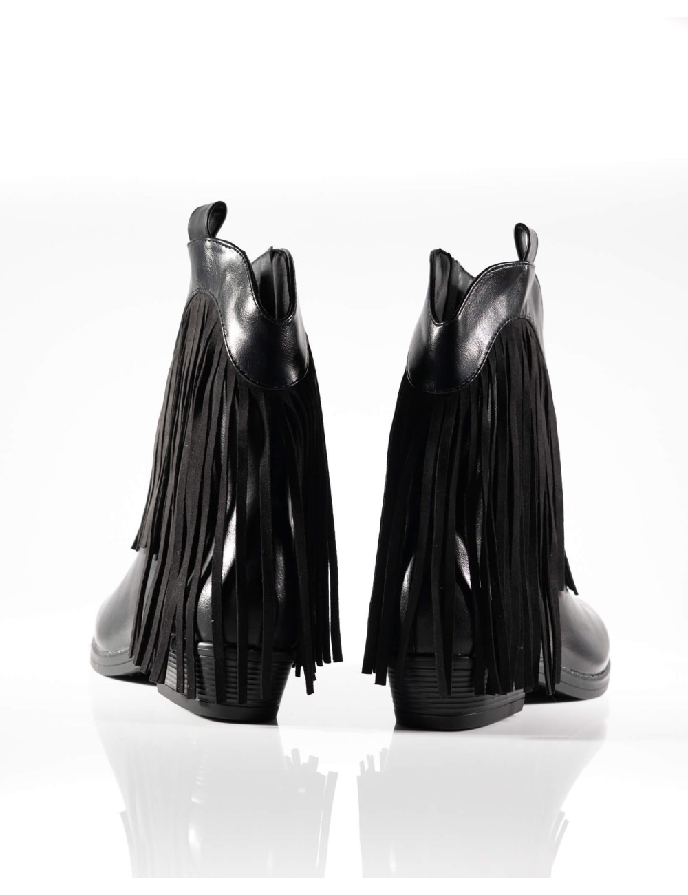 Cette image contient Bottines Style Western Noires à Franges chez Joliesse. à 179,99 TND en Tunisie. L'hexa de l'arrière plan es