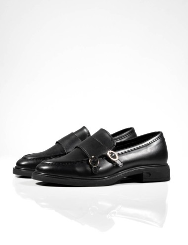 Cette image contient Derbies Noir à Double Boucles chez Joliesse. à 99,99 TND en Tunisie. L'hexa de l'arrière plan est #E7E7E7