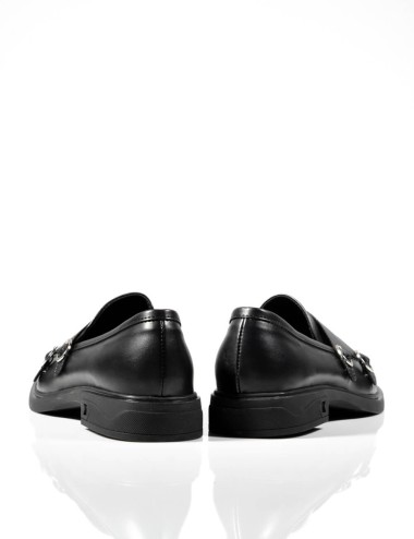 Cette image contient Derbies Noir à Double Boucles chez Joliesse. à 99,99 TND en Tunisie. L'hexa de l'arrière plan est #E7E7E7