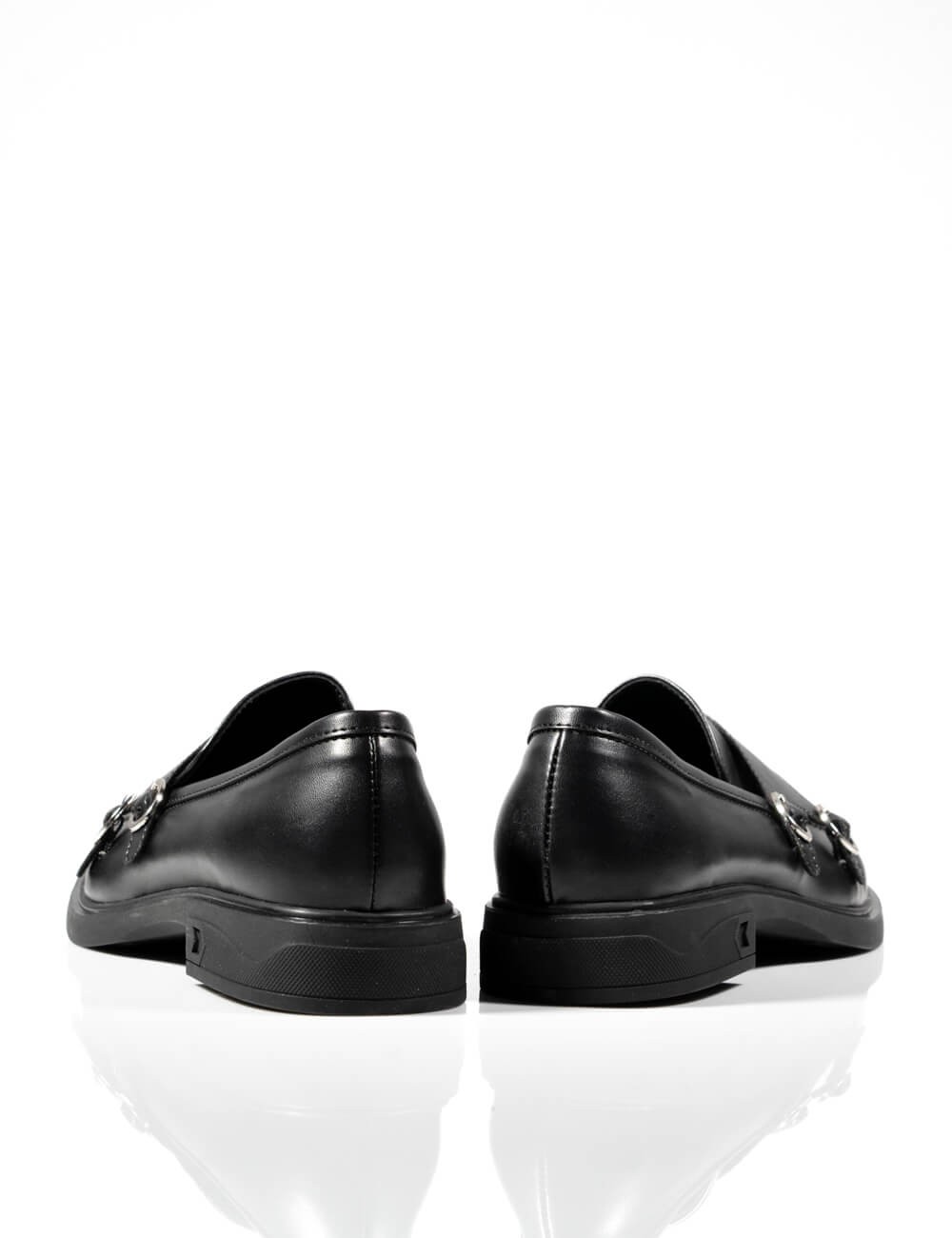 Cette image contient Derbies Noir à Double Boucles chez Joliesse. à 99,99 TND en Tunisie. L'hexa de l'arrière plan est #E7E7E7