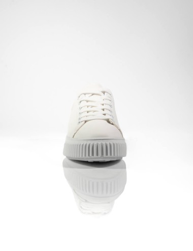 Cette image contient Baskets Cloudy à Semelle Crantée chez Joliesse. à 89,99 TND en Tunisie. L'hexa de l'arrière plan est #E7E7E