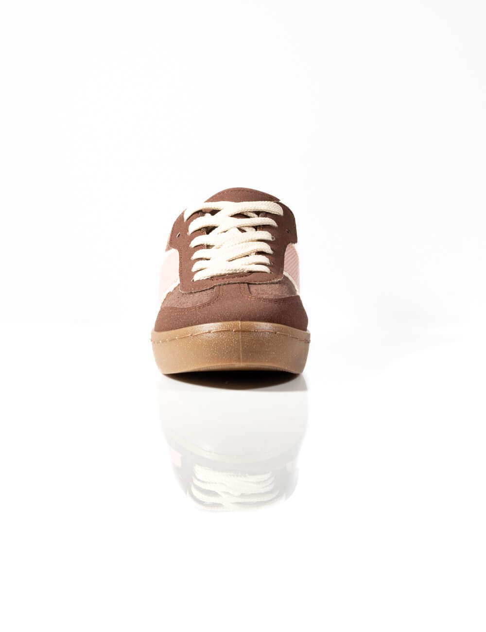 Cette image contient Baskets Fantaisie avec Détails Dentelle chez Joliesse. à 89,99 TND en Tunisie. L'hexa de l'arrière plan est