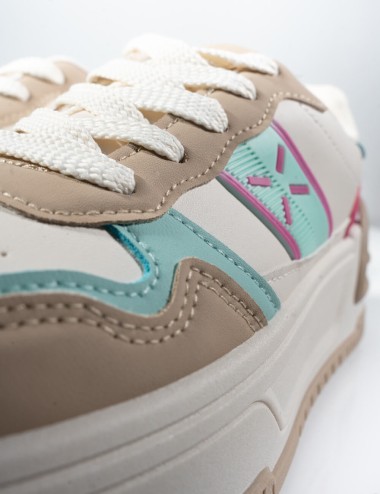 Cette image contient Baskets Plateforme Pastel Mix chez Joliesse. à 89,99 TND en Tunisie. L'hexa de l'arrière plan est #E7E7E7