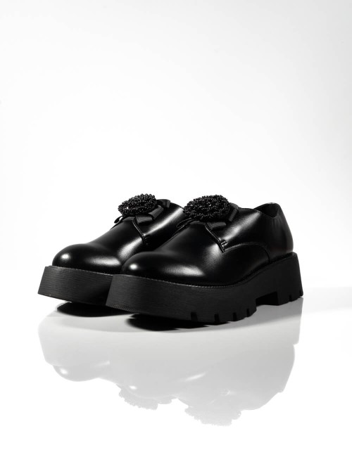 Derbies Noirs à Semelle Crantée et Détail Bijou Joliesse