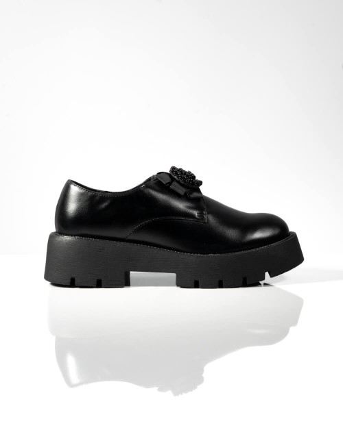 Derbies Noirs à Semelle Crantée et Détail Bijou Joliesse