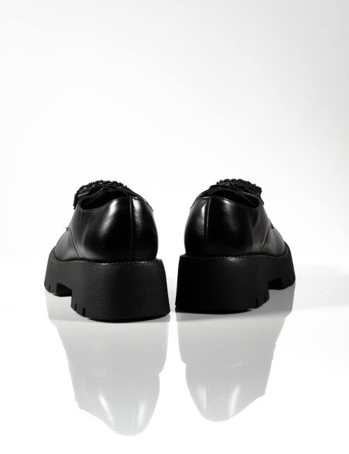 Derbies Noirs à Semelle Crantée et Détail Bijou Joliesse