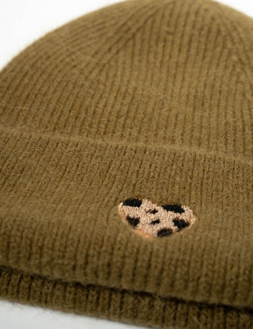 Bonnet en maille côtelée avec écusson Cœur Léopard Joliesse