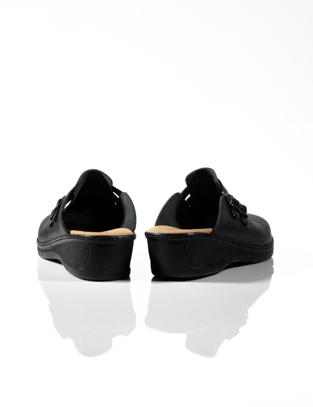 Cette image contient Sabot Confort à Doubles Boucles chez Joliesse. à 49,99 TND en Tunisie. L'hexa de l'arrière plan est #E7E7E7