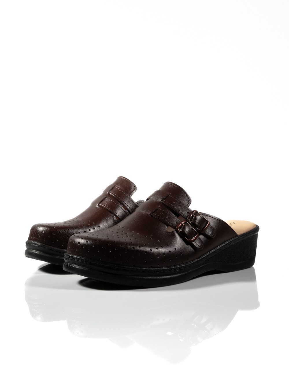 Cette image contient Sabot Confort à Doubles Boucles chez Joliesse. à 49,99 TND en Tunisie. L'hexa de l'arrière plan est #E7E7E7