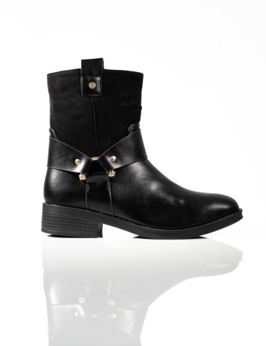 Cette image contient Bottines Bi-Matière Style Biker chez Joliesse. à 101,99 TND en Tunisie. L'hexa de l'arrière plan est #E7E7E