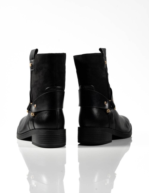 Cette image contient Bottines Bi-Matière Style Biker chez Joliesse. à 101,99 TND en Tunisie. L'hexa de l'arrière plan est #E7E7E