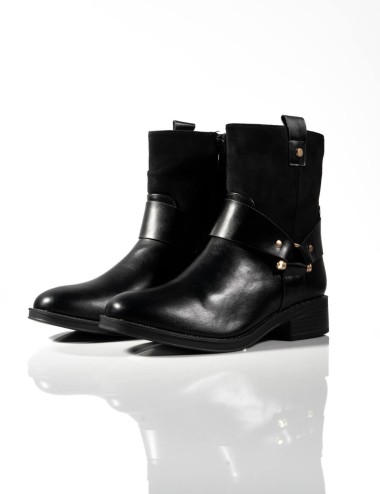 Cette image contient Bottines Bi-Matière Style Biker chez Joliesse. à 101,99 TND en Tunisie. L'hexa de l'arrière plan est #E7E7E