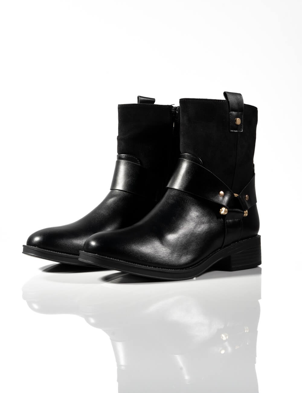 Cette image contient Bottines Bi-Matière Style Biker chez Joliesse. à 101,99 TND en Tunisie. L'hexa de l'arrière plan est #E7E7E