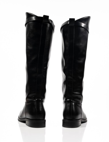 Cette image contient Bottes Cavalières avec Bride Bijou chez Joliesse. à 209,99 TND en Tunisie. L'hexa de l'arrière plan est #E7