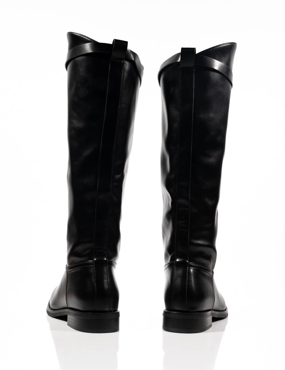 Cette image contient Bottes Cavalières avec Bride Bijou chez Joliesse. à 209,99 TND en Tunisie. L'hexa de l'arrière plan est #E7