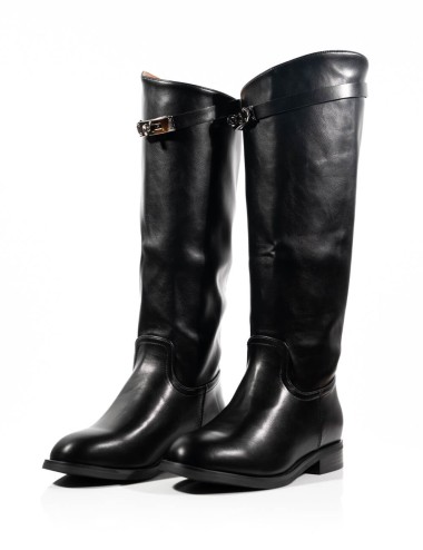 Cette image contient Bottes Cavalières avec Bride Bijou chez Joliesse. à 209,99 TND en Tunisie. L'hexa de l'arrière plan est #E7