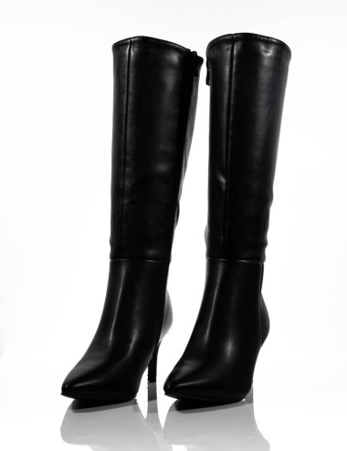 Cette image contient Bottes à Talon Aiguille chez Joliesse. à 189,99 TND en Tunisie. L'hexa de l'arrière plan est #E7E7E7