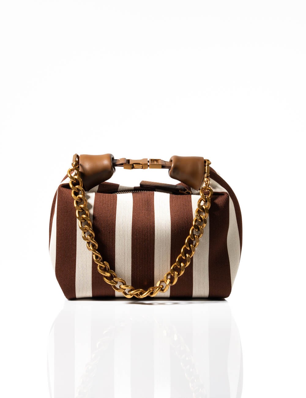 Cette image contient Sac à Main Cabas Rayures avec Chaîne Dorée chez Joliesse. à 139,99 TND en Tunisie. L'hexa de l'arrière plan