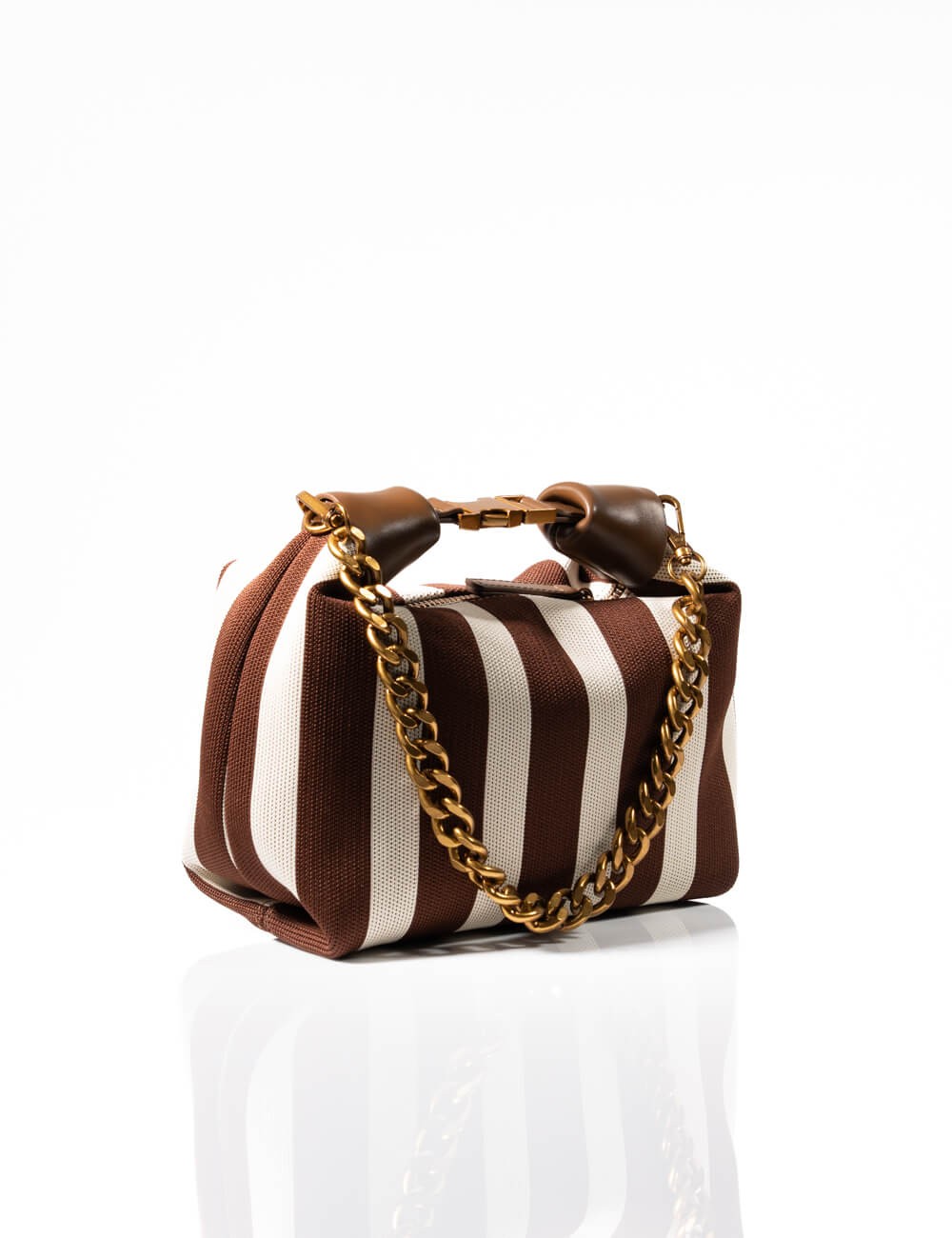 Cette image contient Sac à Main Cabas Rayures avec Chaîne Dorée chez Joliesse. à 139,99 TND en Tunisie. L'hexa de l'arrière plan