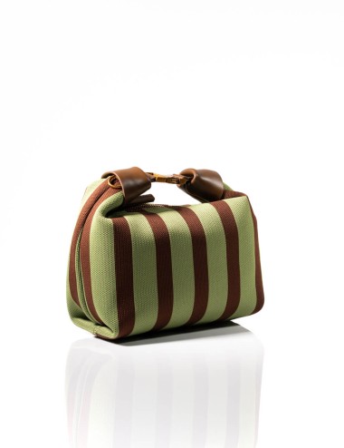 Cette image contient Sac à Main Cabas Rayures avec Chaîne Dorée chez Joliesse. à 139,99 TND en Tunisie. L'hexa de l'arrière plan