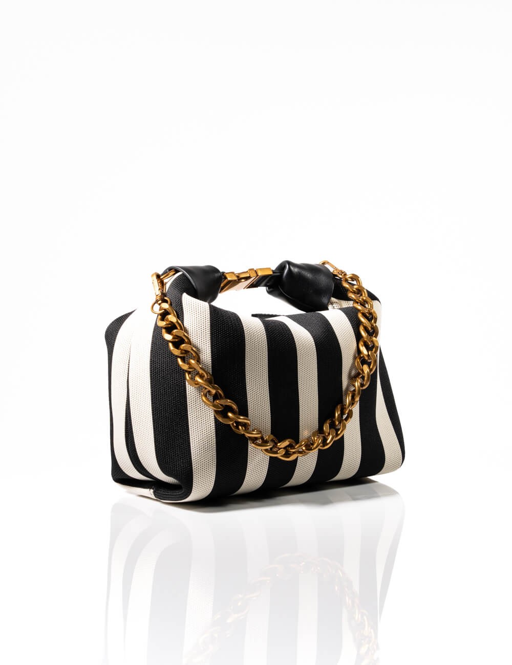 Cette image contient Sac à Main Cabas Rayures avec Chaîne Dorée chez Joliesse. à 139,99 TND en Tunisie. L'hexa de l'arrière plan