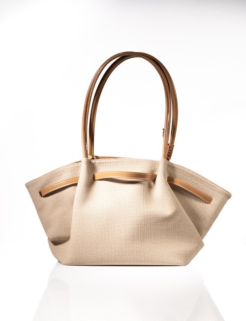 Cette image contient Sac Cabas en Toile et Cuir chez Joliesse. à 129,99 TND en Tunisie. L'hexa de l'arrière plan est #E7E7E7