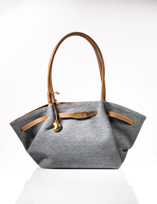 Cette image contient Sac Cabas en Toile et Cuir chez Joliesse. à 129,99 TND en Tunisie. L'hexa de l'arrière plan est #E7E7E7