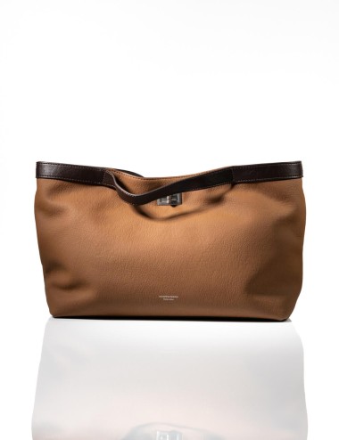 Cette image contient Sac à Main Cabas Elegance Romane chez Joliesse. à 149,99 TND en Tunisie. L'hexa de l'arrière plan est #E7E7