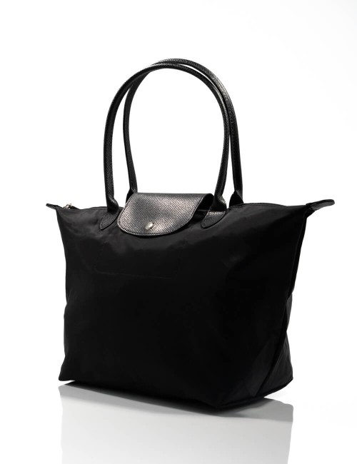 Cette image contient Grand Sac à Main pour Shopping chez Joliesse. à 79,99 TND en Tunisie. L'hexa de l'arrière plan est #E7E7E7