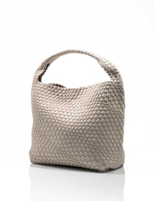 Cette image contient Sac Hobo en Cuir Tressé chez Joliesse. à 159,99 TND en Tunisie. L'hexa de l'arrière plan est #E7E7E7