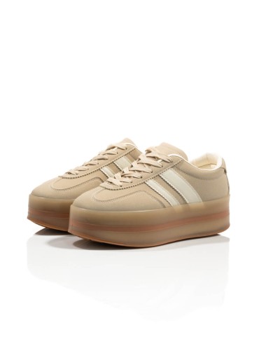 Cette image contient Baskets Compensées Beige Sable chez Joliesse. à 99,99 TND en Tunisie. L'hexa de l'arrière plan est #E7E7E7